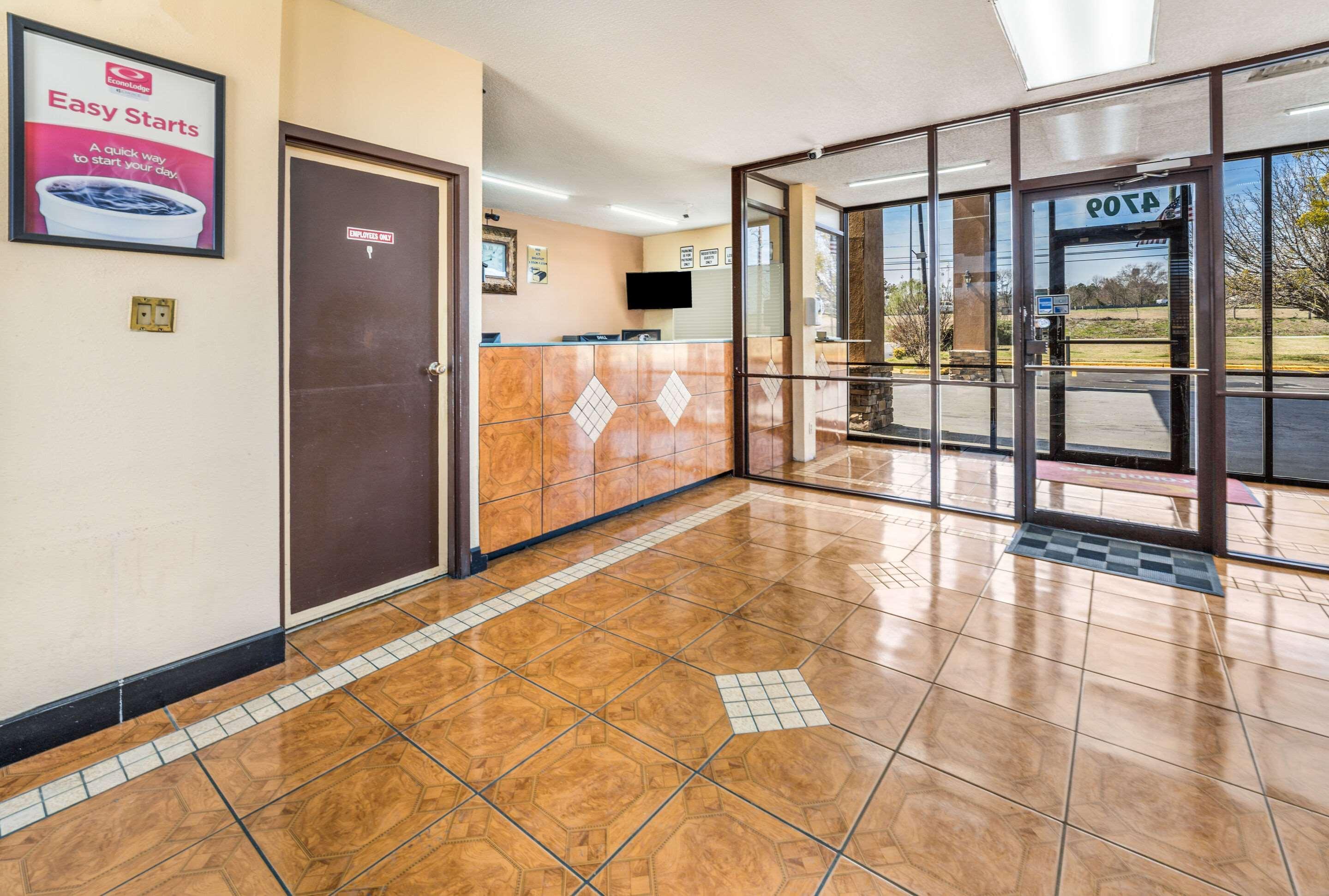 Econo Lodge Inn & Suites Macon Exterior photo